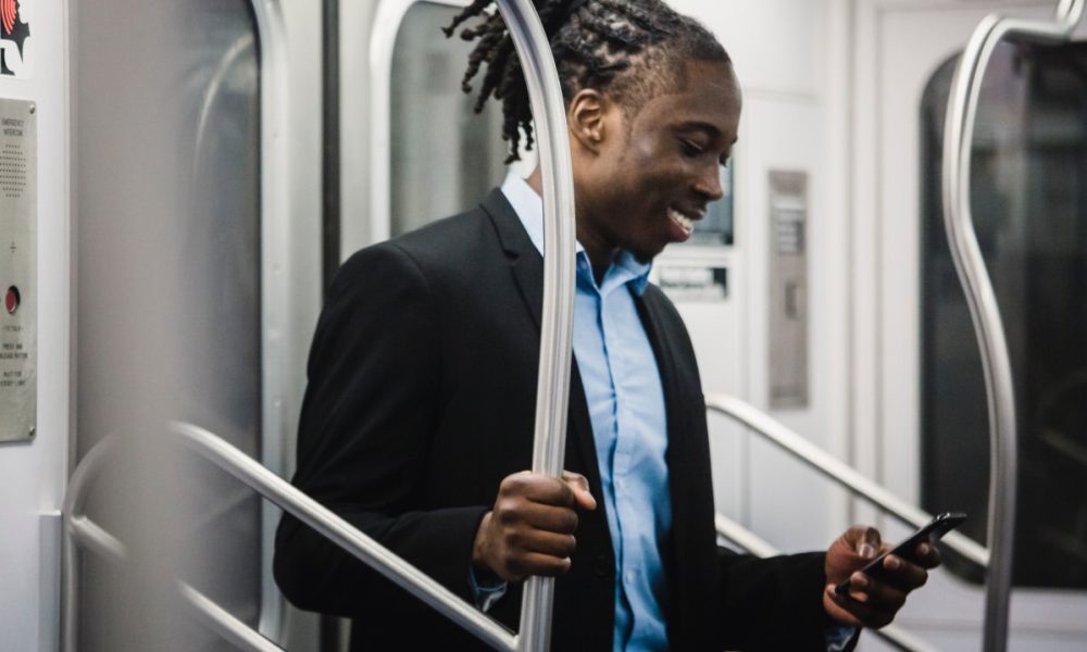 paiement récurrent : personne qui paie un abonnement de bus